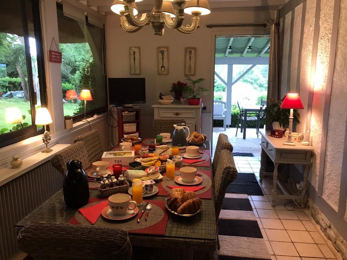 Bed and Breakfast Les Chaumieres Du Pays D'Auge Le Breuil-en-Auge Exterior foto